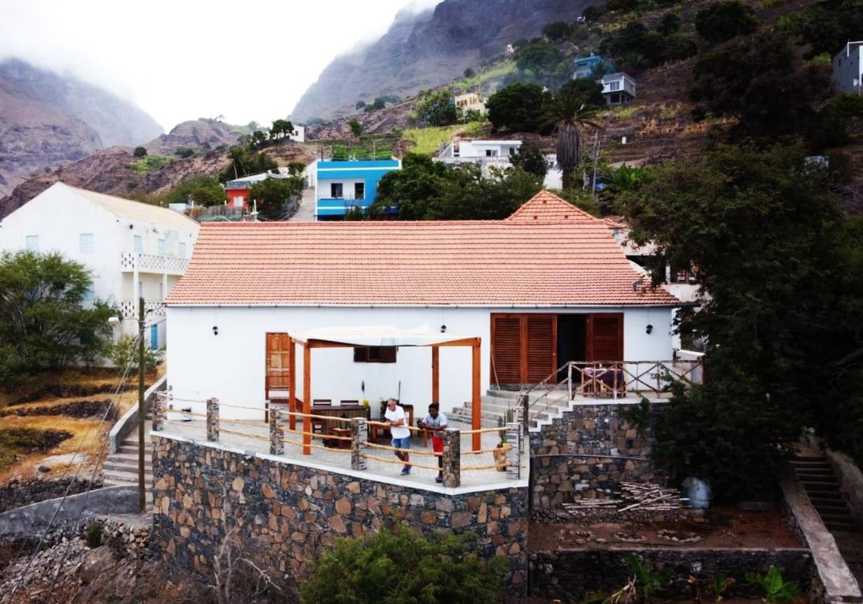 Kaza Ladera Bed & Breakfast Seladinha Exterior photo